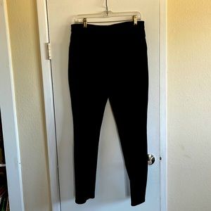 Chicos So Slimming size 1 (size 8) Black skinny pants.